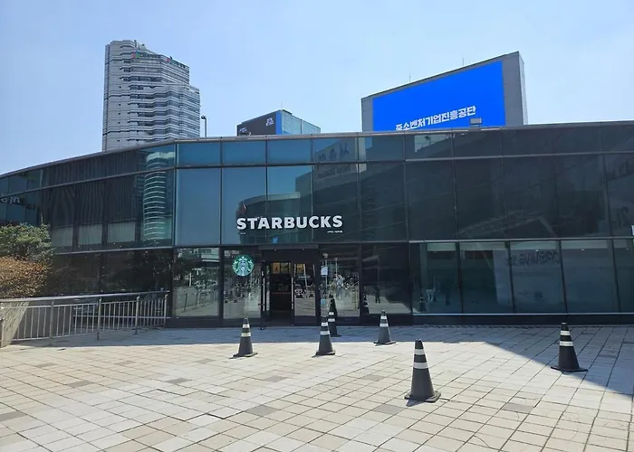 Apartment 무료 주차, 최대8인 , 서울역 도보, 유명 관광지 이동 편리, 공항 철도, 넓고 청결한 *