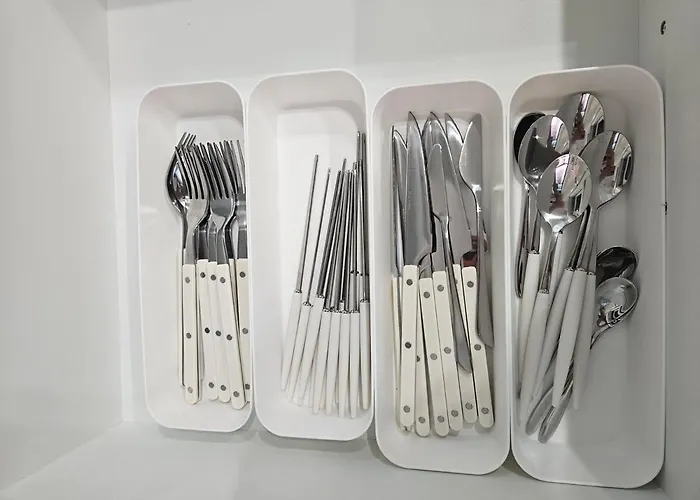 무료 주차, 최대8인 , 서울역 도보, 유명 관광지 이동 편리, 공항 철도, 넓고 청결한
