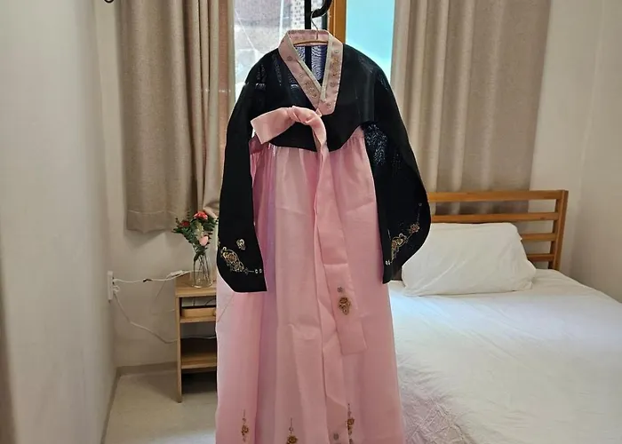 무료 주차, 최대8인 , 서울역 도보, 유명 관광지 이동 편리, 공항 철도, 넓고 청결한