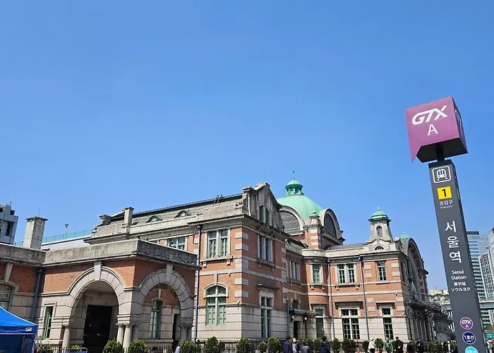 무료 주차, 최대8인 , 서울역 도보, 유명 관광지 이동 편리, 공항 철도, 넓고 청결한
