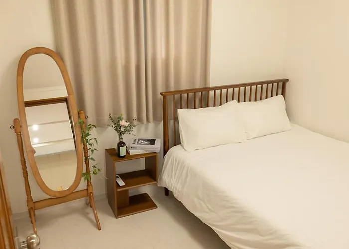 Apartment 무료 주차, 최대8인 , 서울역 도보, 유명 관광지 이동 편리, 공항 철도, 넓고 청결한 *
