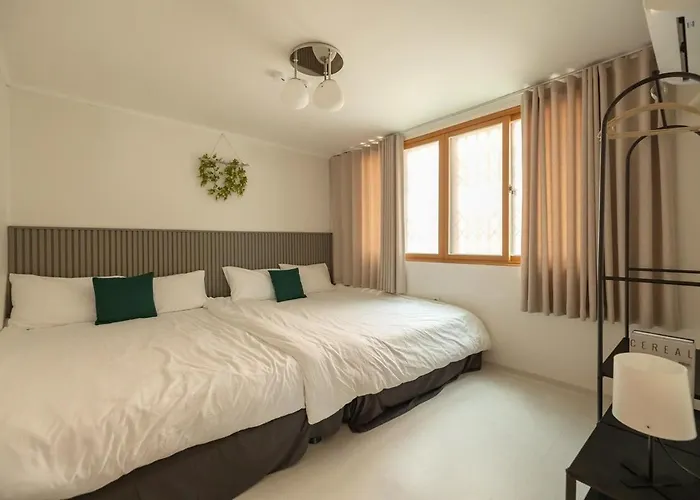 Apartment 무료 주차, 최대8인 , 서울역 도보, 유명 관광지 이동 편리, 공항 철도, 넓고 청결한 *