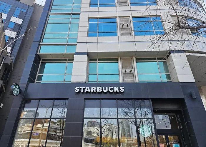Apartment 무료 주차, 최대8인 , 서울역 도보, 유명 관광지 이동 편리, 공항 철도, 넓고 청결한