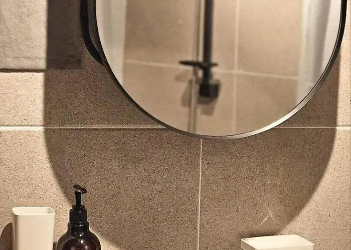 Apartment 무료 주차, 최대8인 , 서울역 도보, 유명 관광지 이동 편리, 공항 철도, 넓고 청결한 *