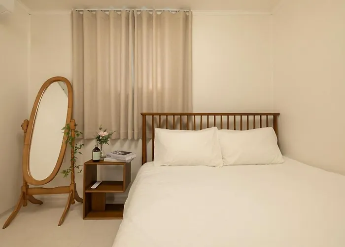 Apartment 무료 주차, 최대8인 , 서울역 도보, 유명 관광지 이동 편리, 공항 철도, 넓고 청결한 Seoul