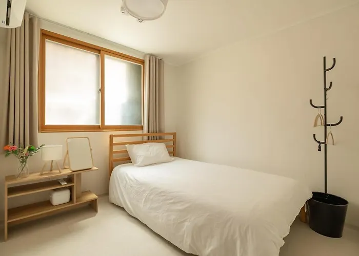 Apartment 무료 주차, 최대8인 , 서울역 도보, 유명 관광지 이동 편리, 공항 철도, 넓고 청결한