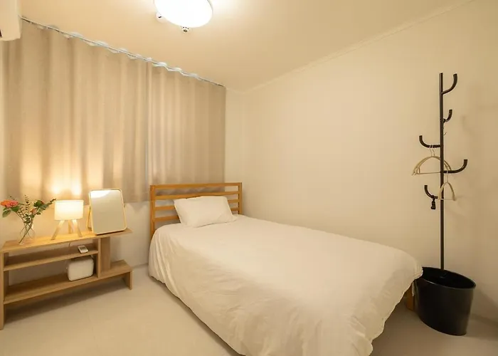 무료 주차, 최대8인 , 서울역 도보, 유명 관광지 이동 편리, 공항 철도, 넓고 청결한 Apartment