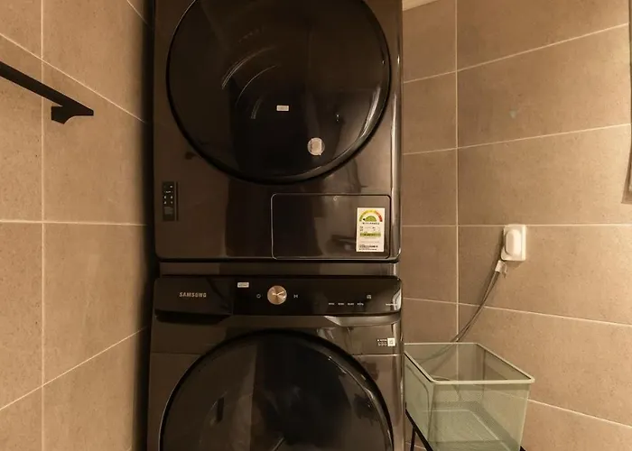 무료 주차, 최대8인 , 서울역 도보, 유명 관광지 이동 편리, 공항 철도, 넓고 청결한 Apartment Seoul